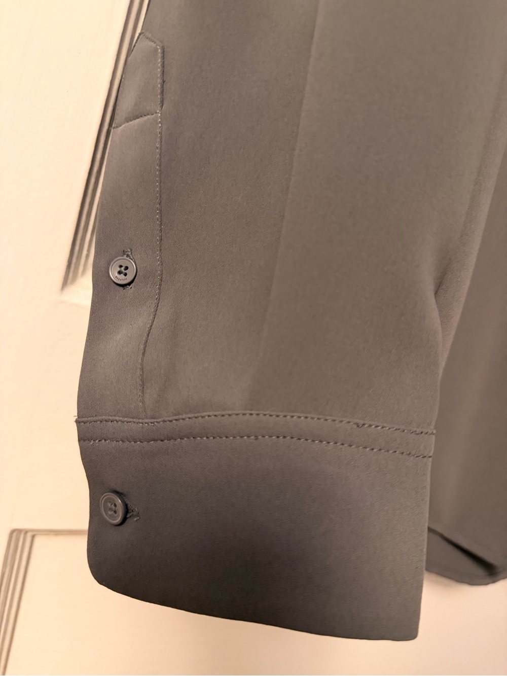 Aritzia Babaton Monocle Shirt in Coal Grey Sz Small NWOT - Picture 5 of 6